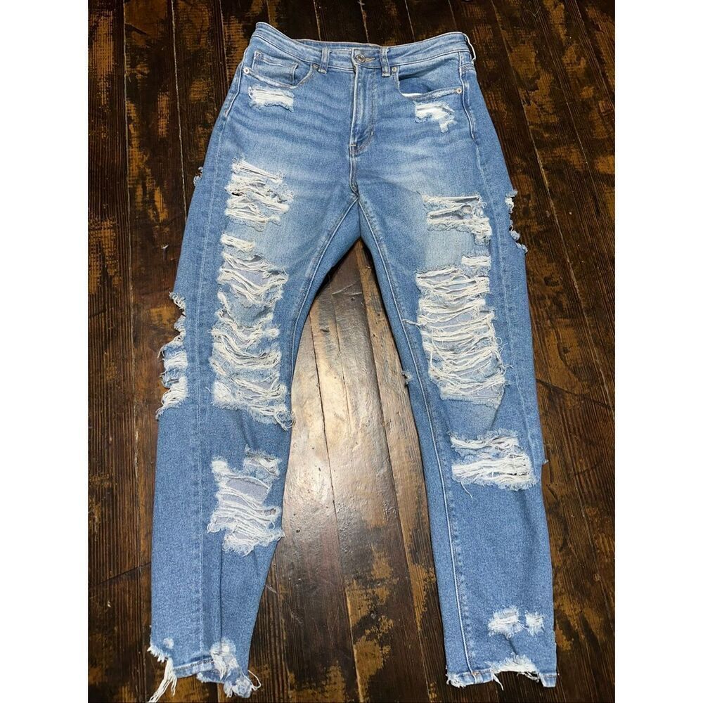 American Eagle destroyed size 6 normcore mom jeans